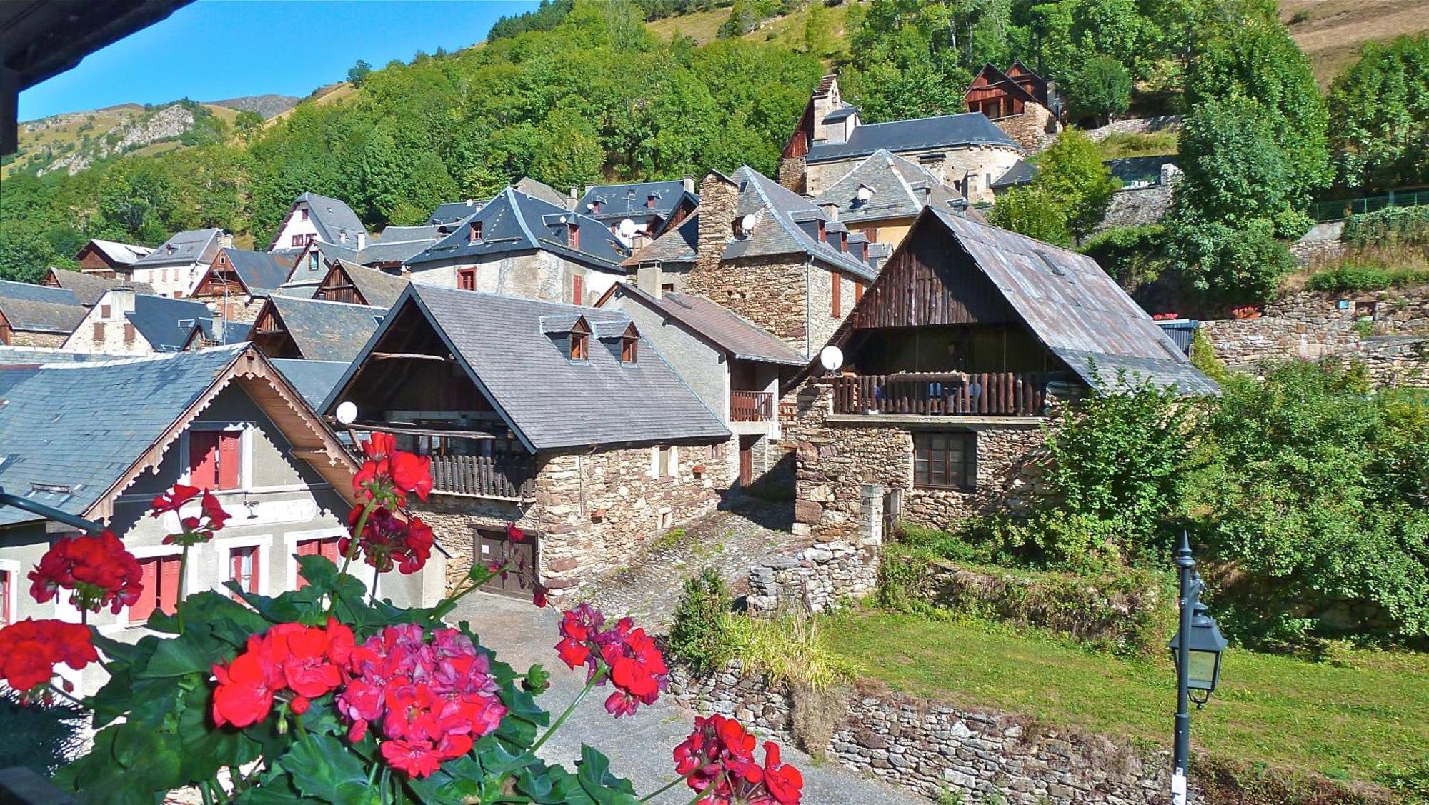 Hotel - Restaurant - Bar - Le Sapin Fleuri Bourg-dʼOueil Exteriér fotografie